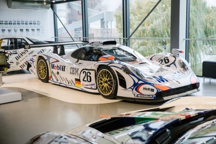 image 1 41 696x464 - Die Erfolgsgeschichte von Porsche in Le Mans: Sonderausstellung im ZeitHaus der Autostadt